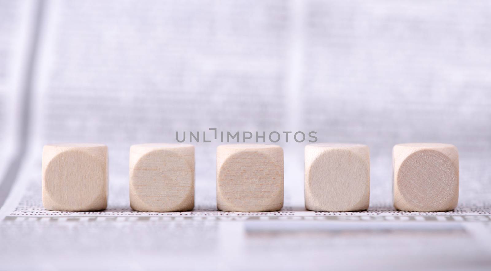 Five wooden dice you can put your text on.