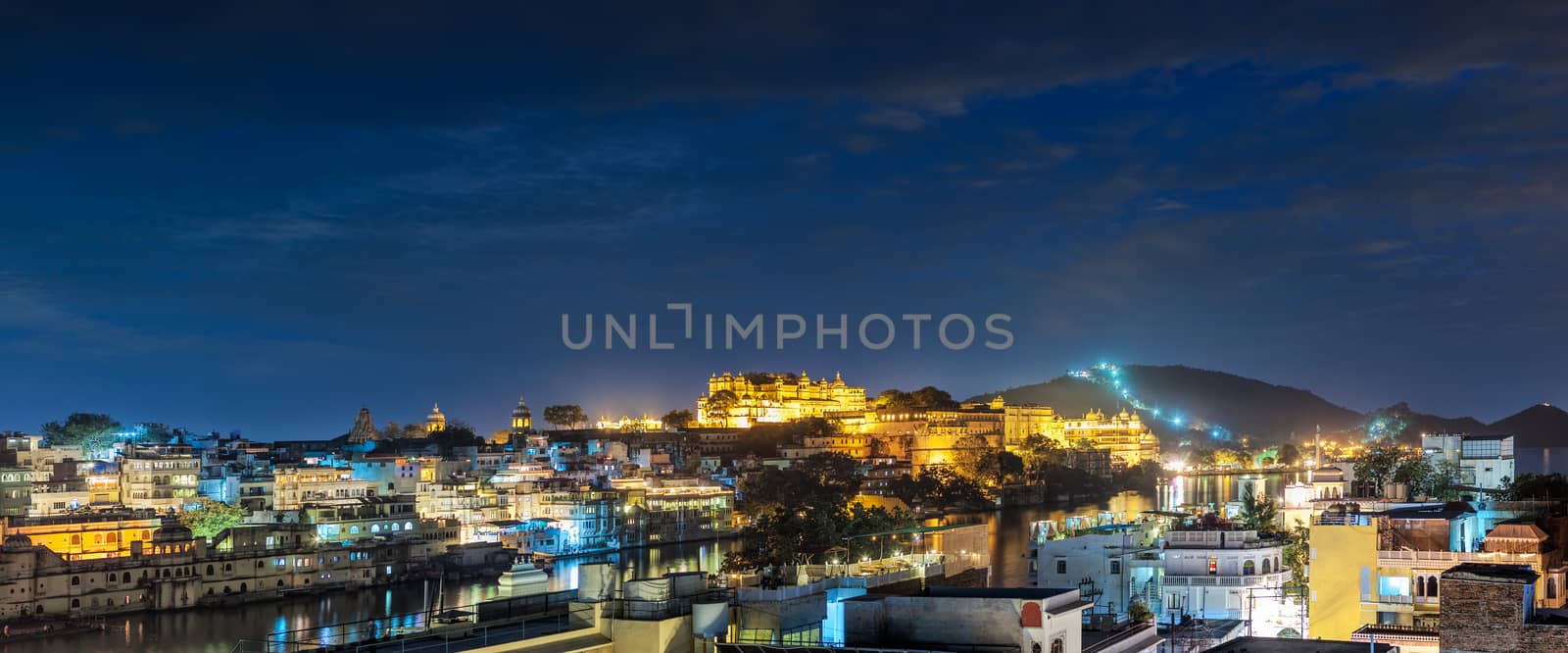 Udaipur, evening view of the city and City Palace complex. Udaipur, Rajasthan, India, Asia