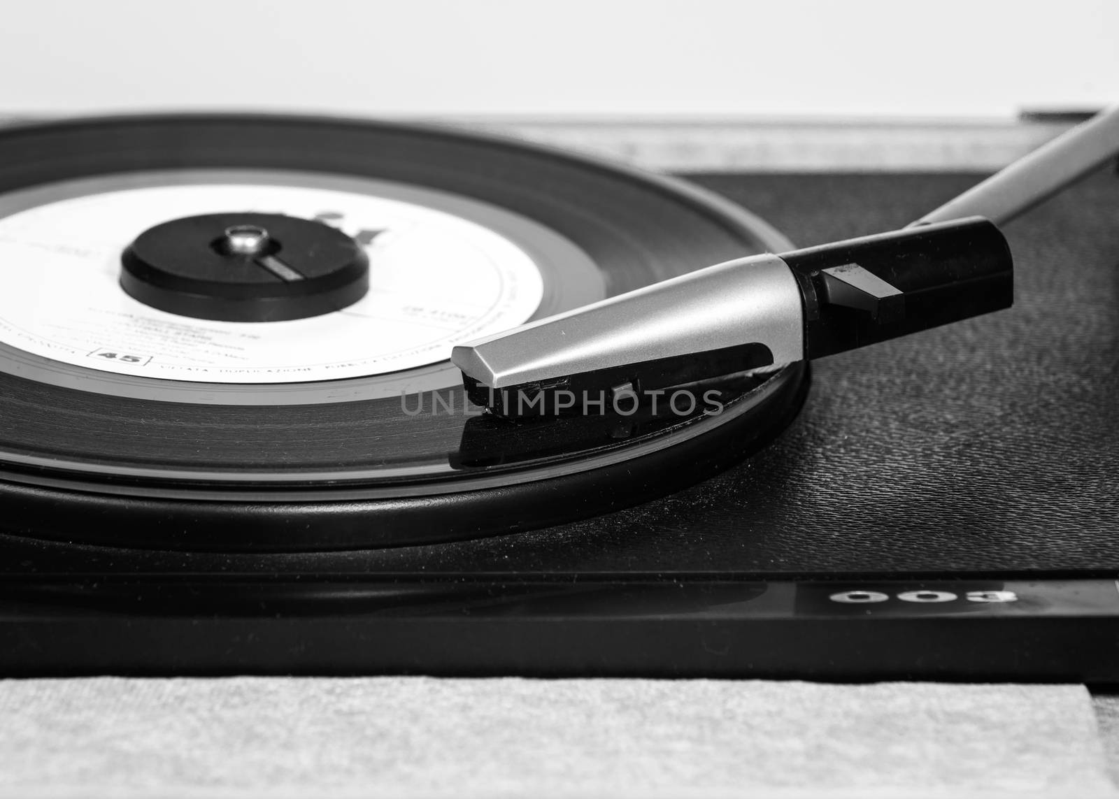 a nice view of older record player.