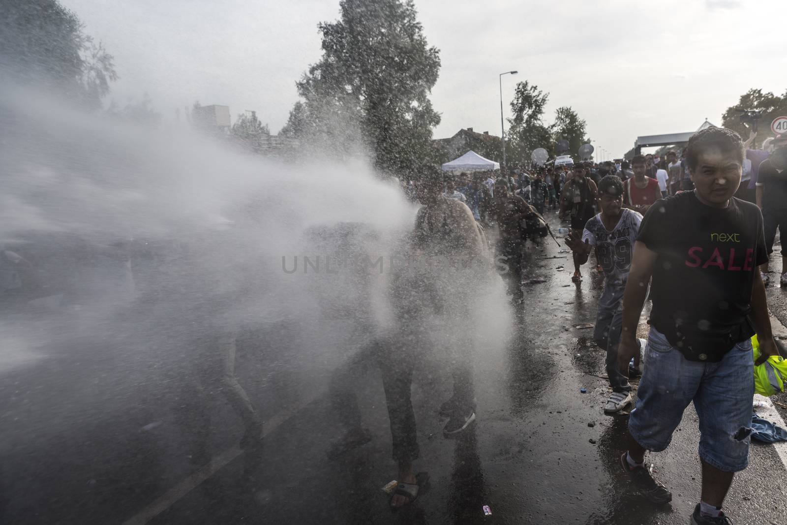 SERBIA - REFUGEE CRISIS - HUNGARY BORDER TEAR GAS  by newzulu