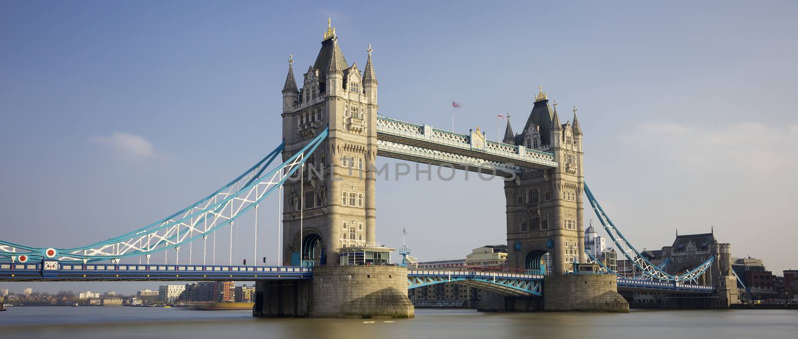 Panoramic view of Tower Bridge by vwalakte