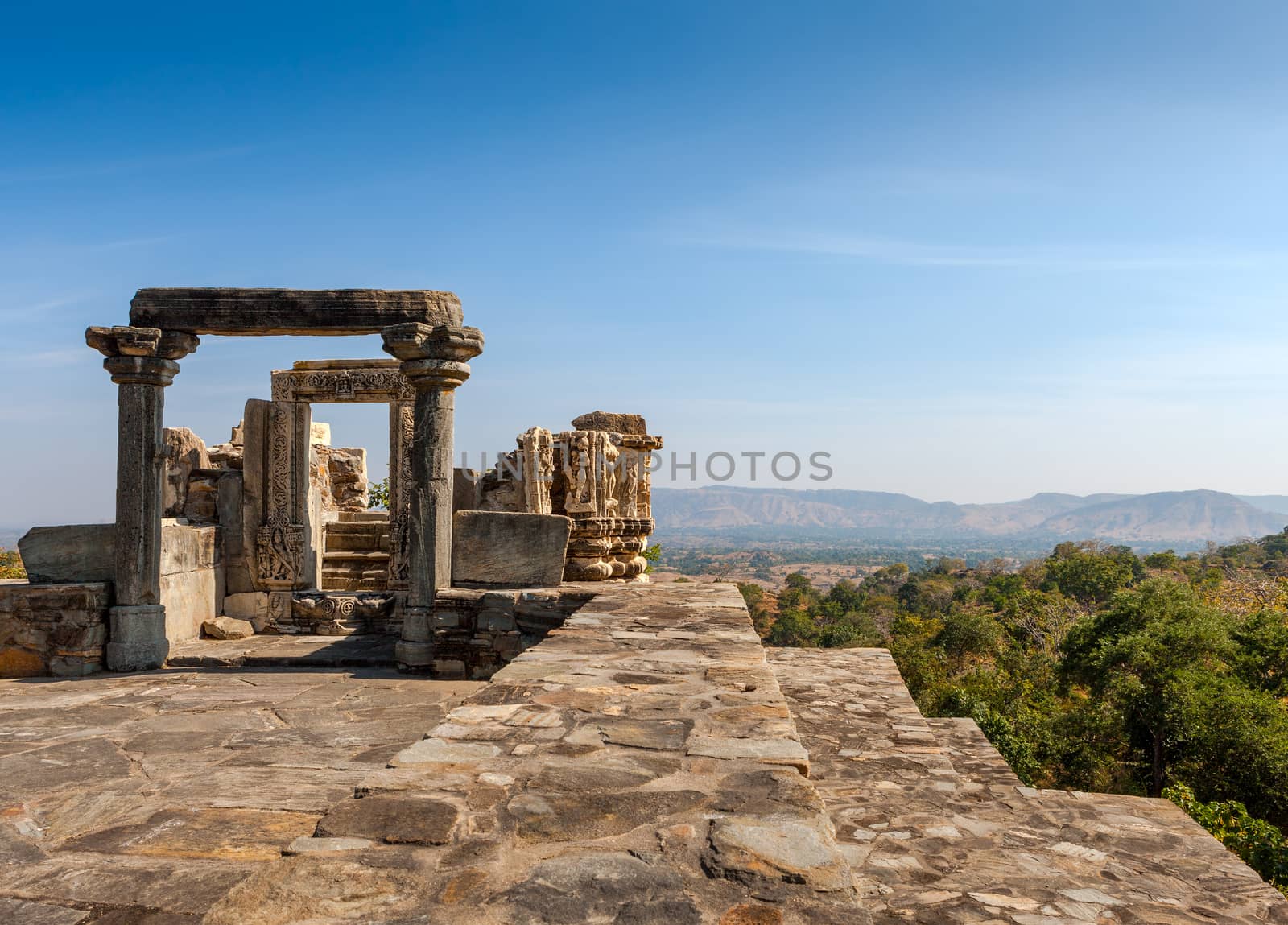 Ruined temple in the Kumbhalgarh fort complex, Rajasthan, India, Asia