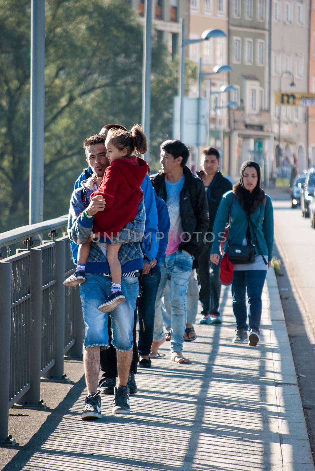 GERMANY, Simbach am Inn: Refugees walk on a bridge and cross the border from Austria to Germany in order to join Simbach am Inn, in south-eastern Germany on September 17, 2015. 