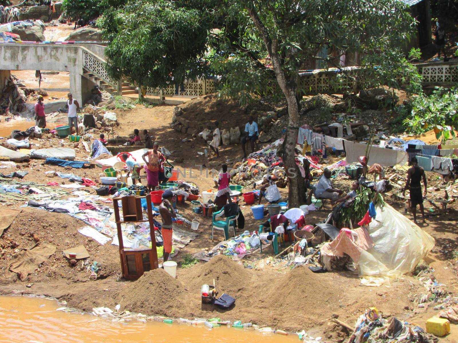 SIERRA LEONE - FLOODS - FREETOWN CLEARUP by newzulu
