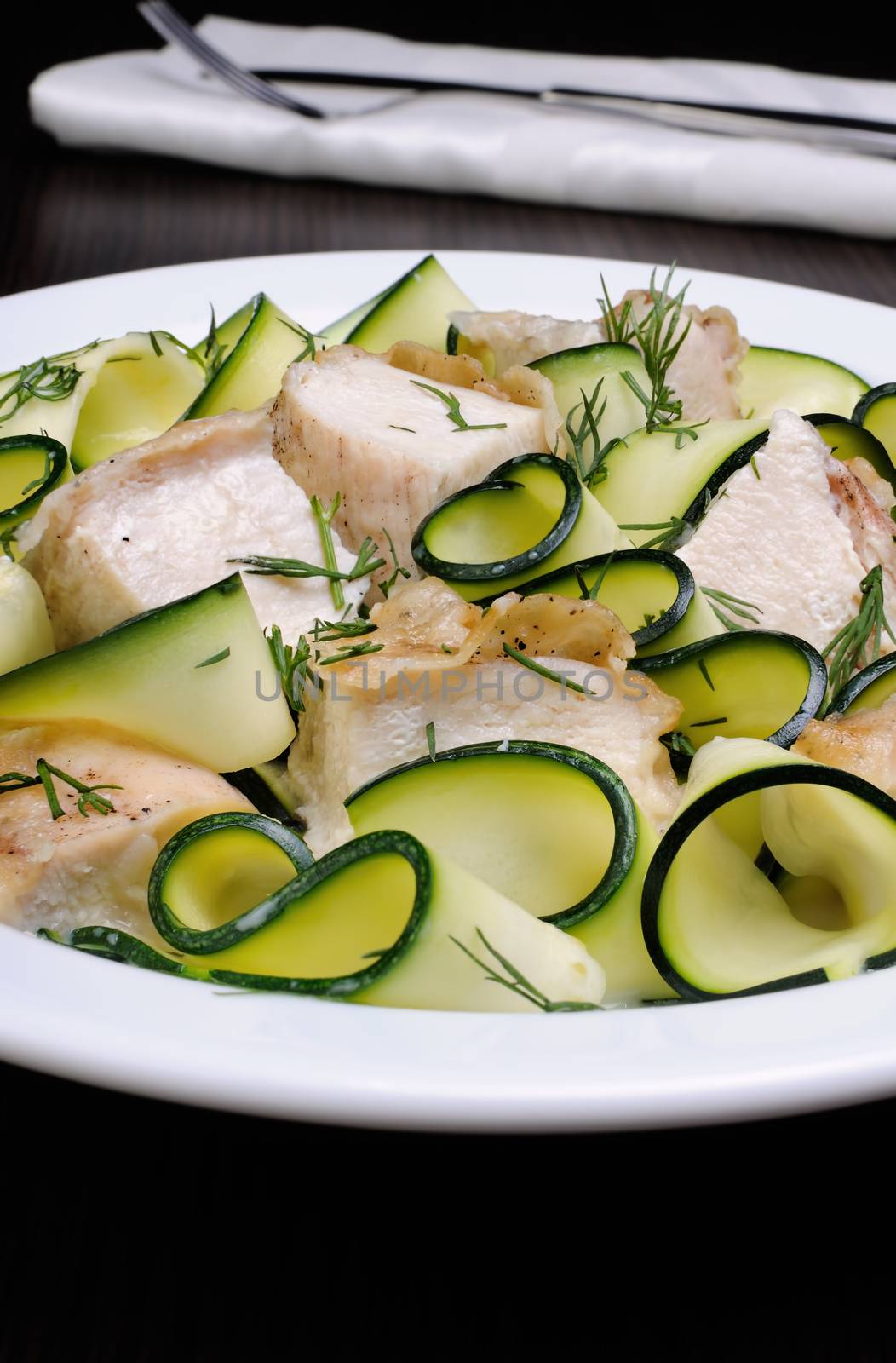 Ribbons of zucchini with slices of chicken in milk sauce