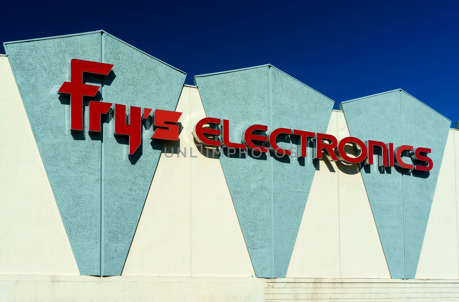 BURBANK, CA/USA - SEPTEMBER 19, 2015: Fry's Electronics store exterior. Fry's is a big-box store retailer of software, consumer electronics, household appliances and computer hardware.