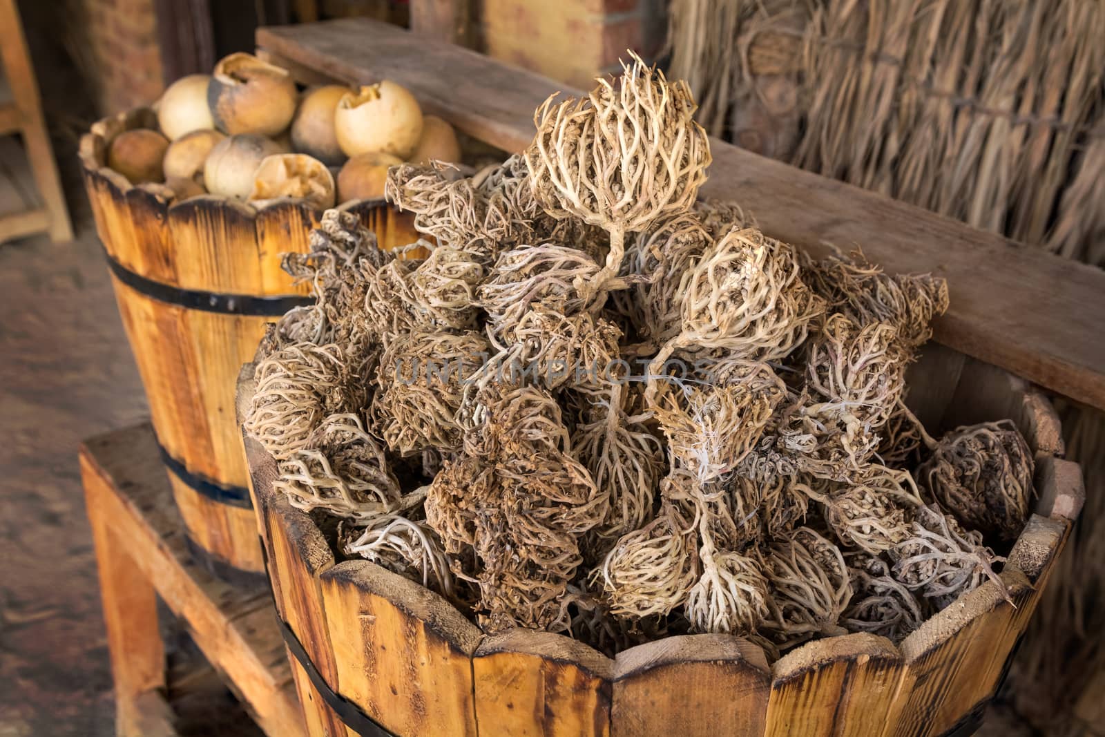 In the figure a wooden basket full of roses of the desert at sunset.