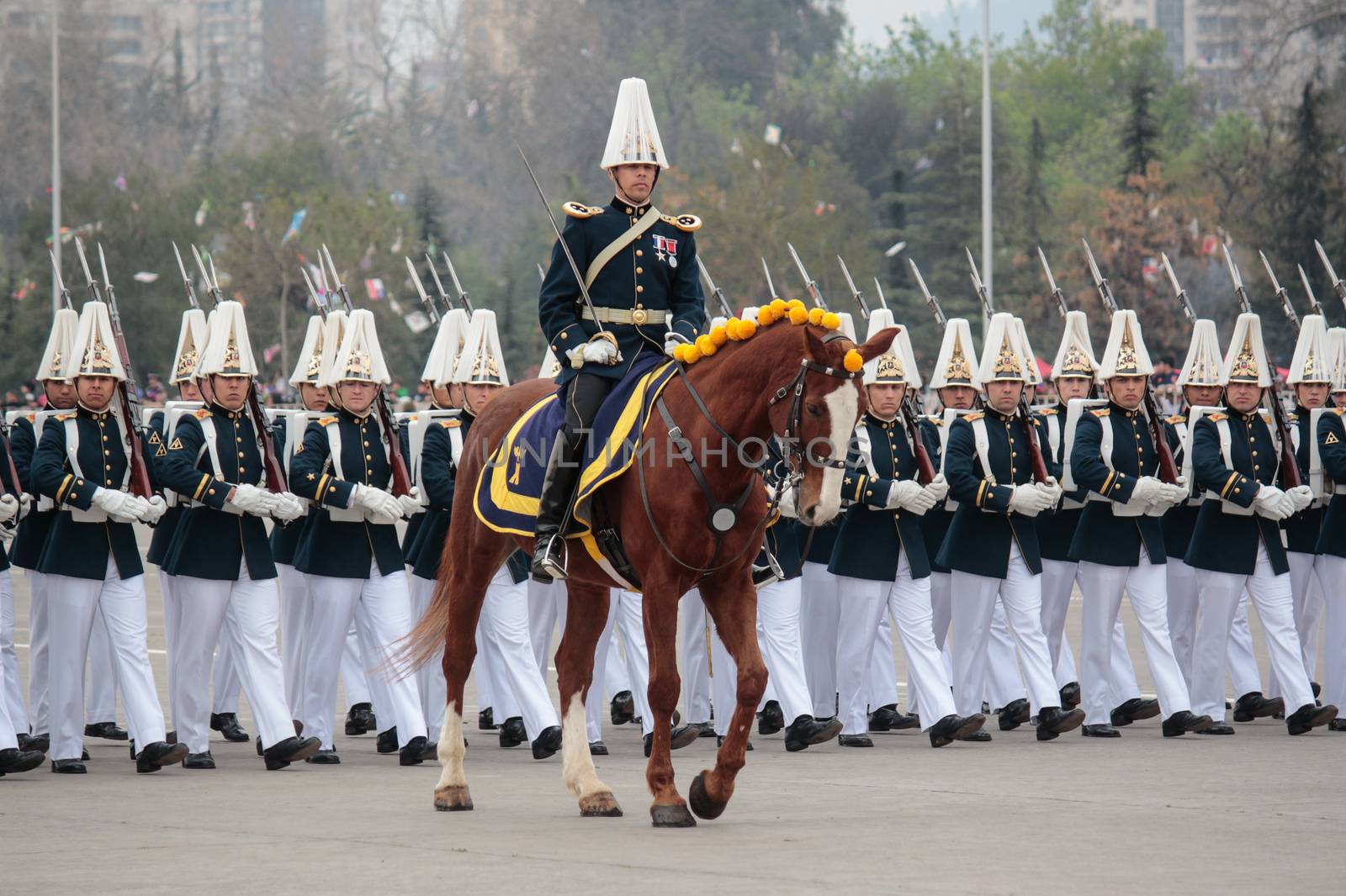 CHILE, Santiago : Chilean President Michelle Bachelet (C) takes part in a military parade in Santiago, on September 19, 2015, on the day of the 205th anniversary of Chile's independence