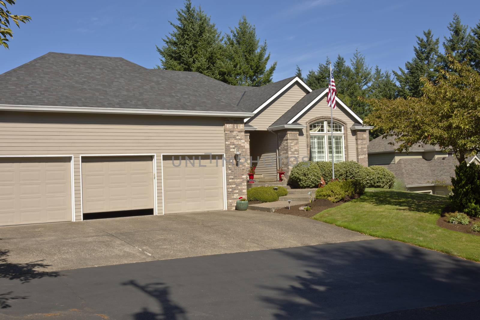 Large family home and garden in happy valley Oregon.