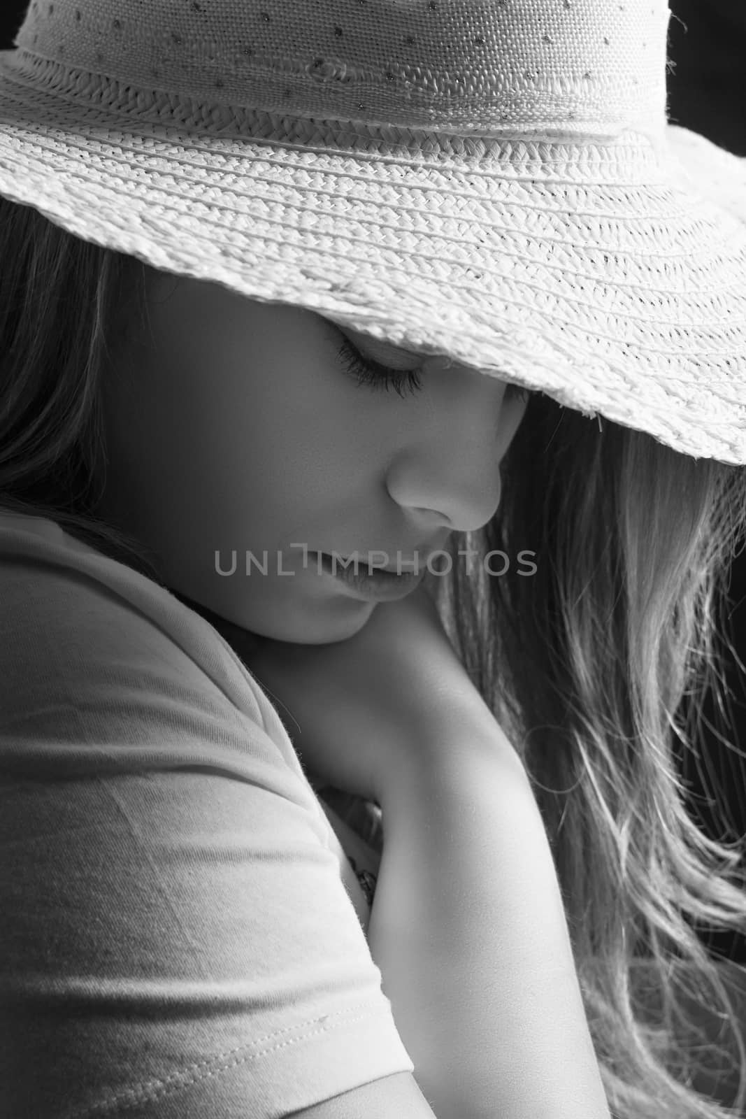 girl with hat in black and white