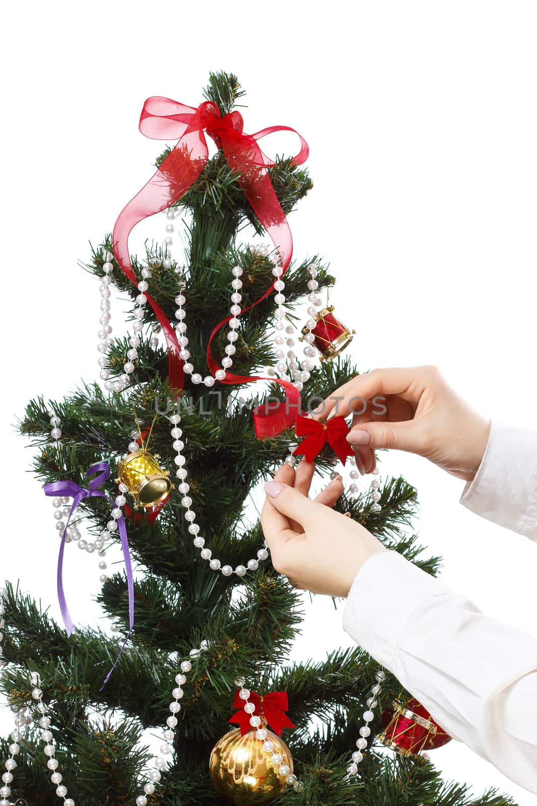 Decorating christmas tree by mrakor