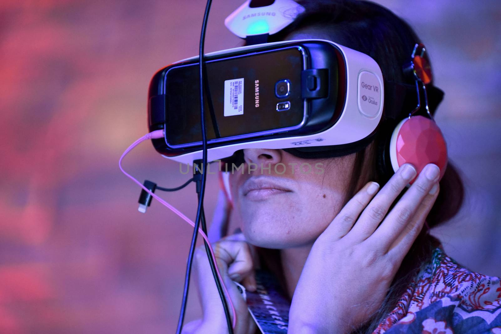 CANADA, Toronto: An attendee wears a virtual reality headset at the Festival of International Virtual and Augmented Reality Stories on September 19,2015.  	The festival was an exhibition of virtual reality and augmented films that are experienced through a virtual reality headset.