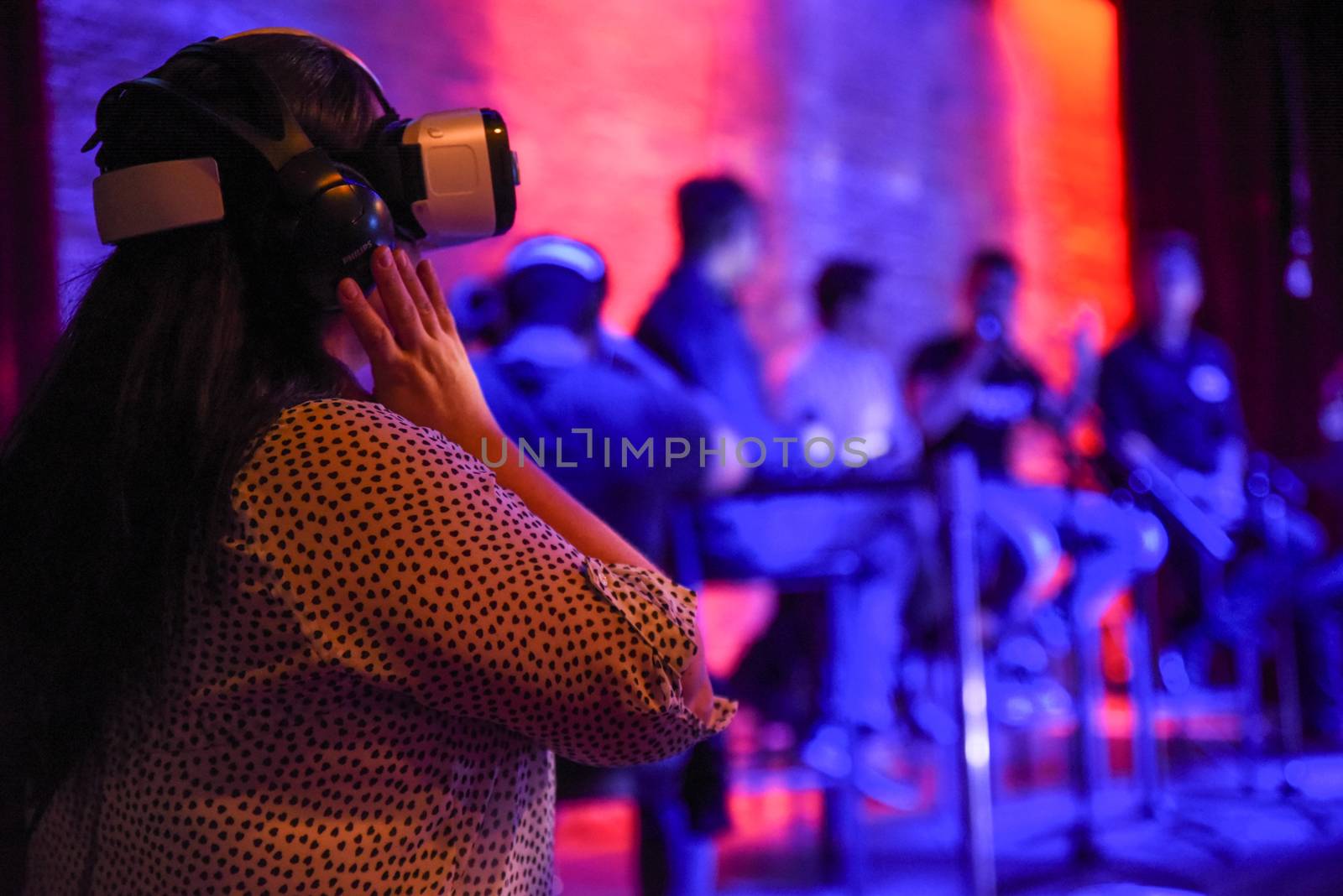 CANADA, Toronto: An attendee wears a virtual reality headset during a panel discussion at the Festival of International Virtual and Augmented Reality Stories on September 19,2015.  	The festival was an exhibition of virtual reality and augmented films that are experienced through a virtual reality headset.