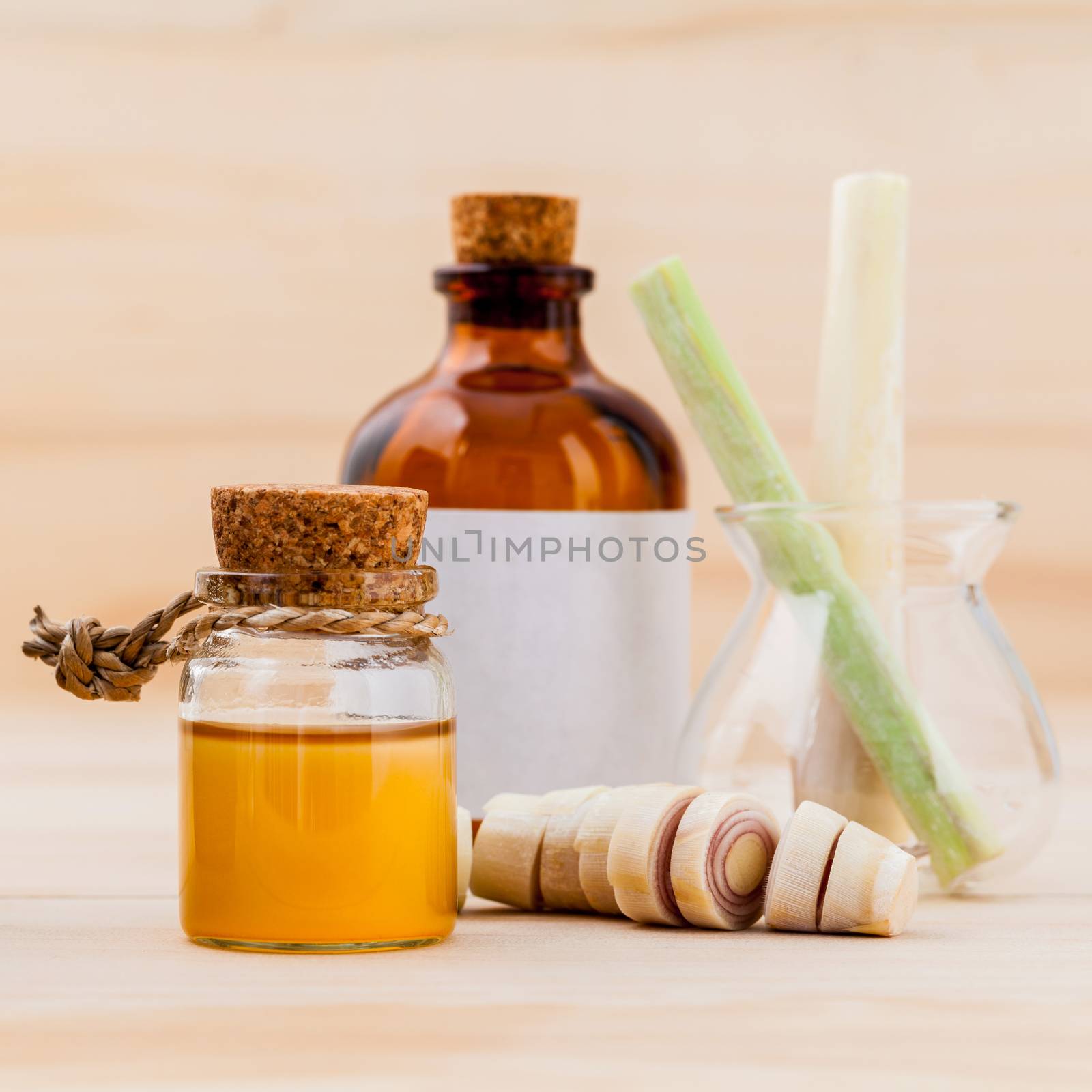 Natural Spa Ingredients lemongrass essential Oil for alternative by kerdkanno