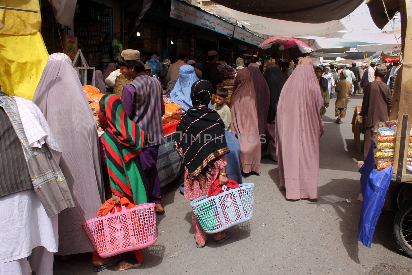 AFGHANISTAN, Kandahar: Crowds are out shopping in Charso Bazaar for Eid on September 22, 2015. Men in traditional dress and women in burqas buy dried fruits, biscuits, clothes, shoes, hats and things for their homes in Charso Bazaar, Kandahar. 