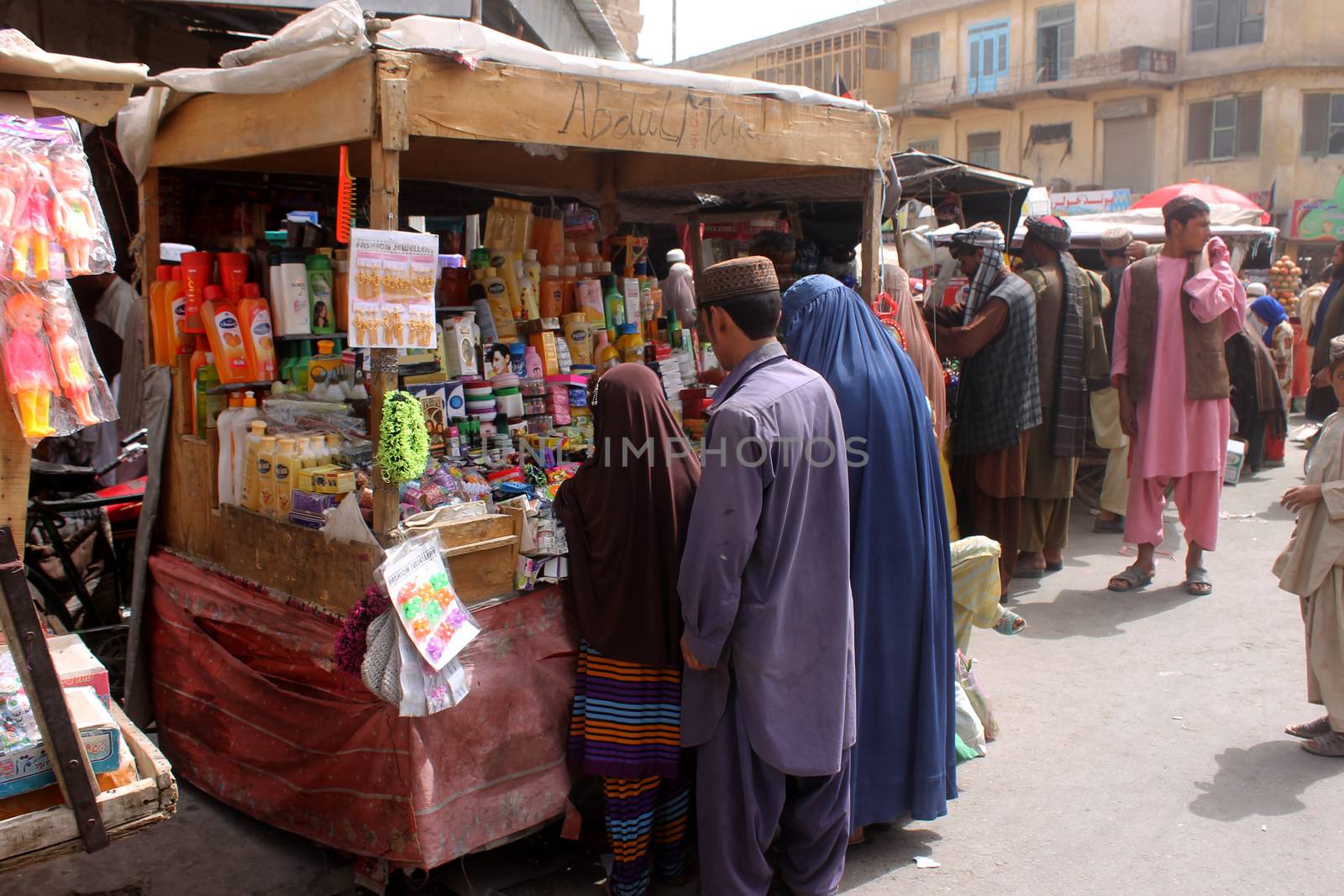 AFGHANISTAN, Kandahar: Crowds are out shopping in Charso Bazaar for Eid on September 22, 2015. Men in traditional dress and women in burqas buy dried fruits, biscuits, clothes, shoes, hats and things for their homes in Charso Bazaar, Kandahar. 