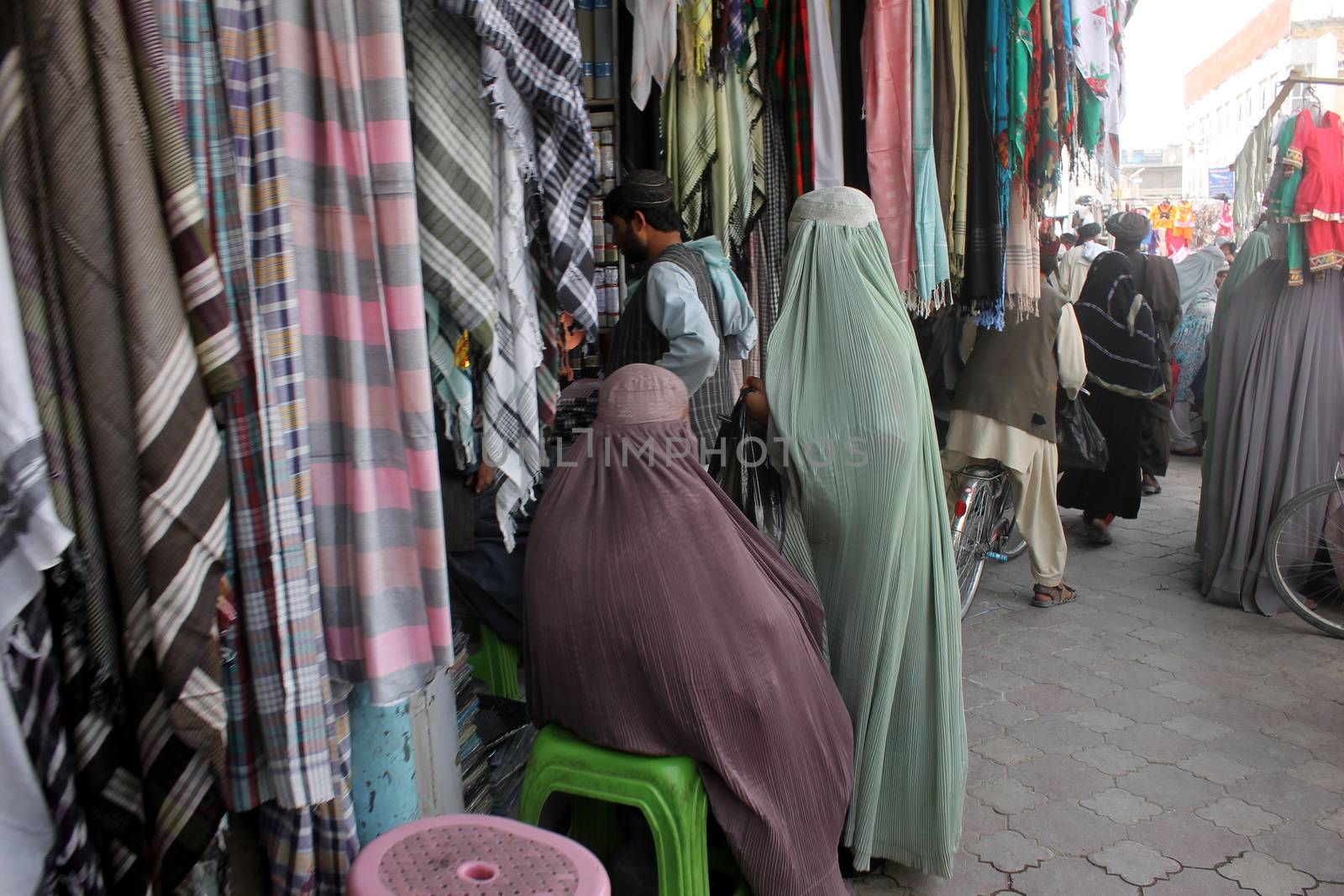 AFGHANISTAN, Kandahar: Crowds are out shopping in Charso Bazaar for Eid on September 22, 2015. Men in traditional dress and women in burqas buy dried fruits, biscuits, clothes, shoes, hats and things for their homes in Charso Bazaar, Kandahar. 