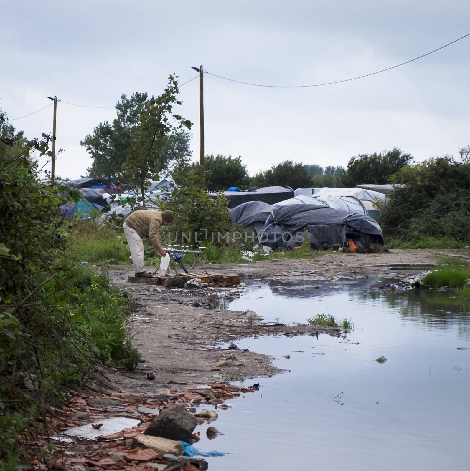 CALAIS-JUNGLE-REFUGEES by newzulu