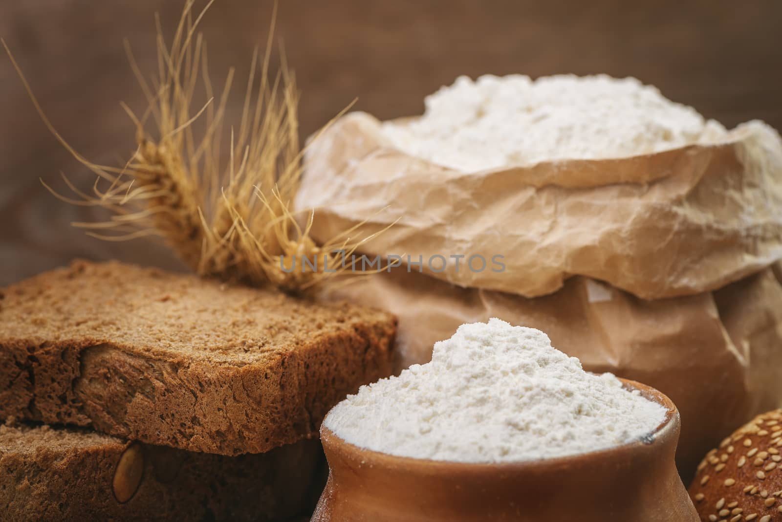 Wheat flour, sliced bread by iprachenko