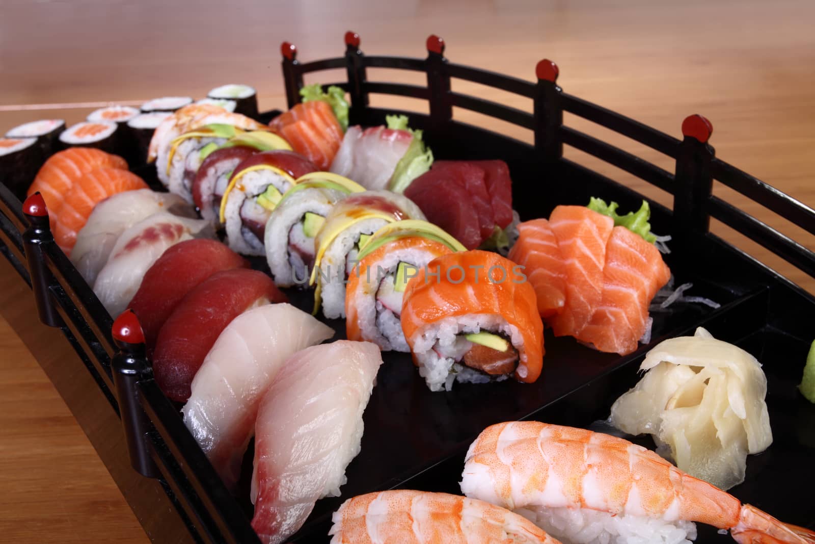 mixed sushi tray  by diecidodici