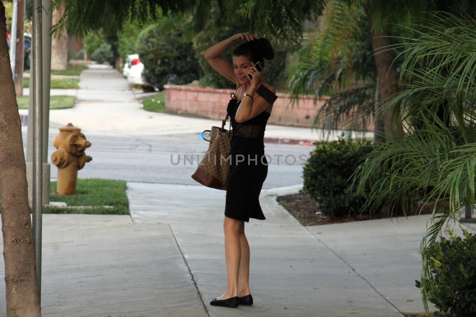 Alicia Arden
star of "Hoarding: Buried Alive," has both a purse malfunction and a wardrobe malfunction while leaving yoga class, Woodland Hills, CA 09-23-15/ImageCollect by ImageCollect
