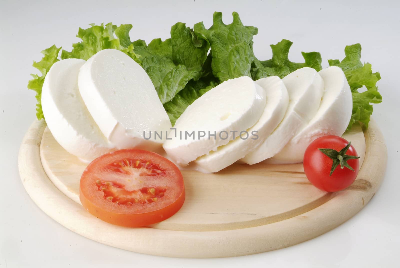 Italian salad with slices of mozzarella and tomatoes