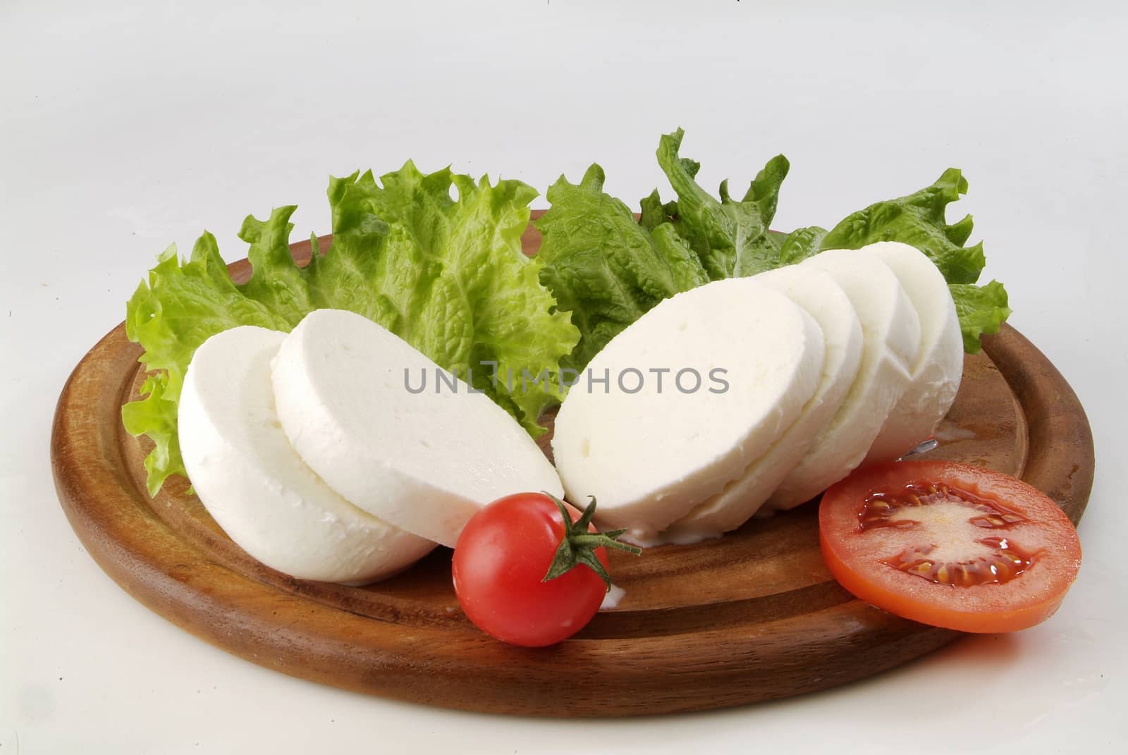 mozzarella dish with vegetables by diecidodici