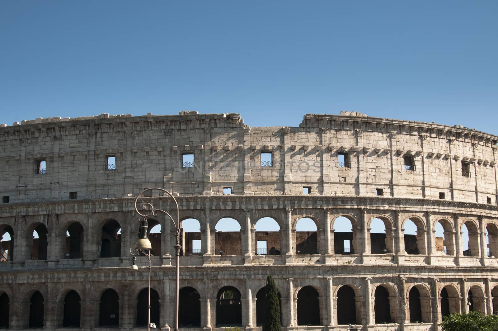 Coliseum during the day by antonio.li