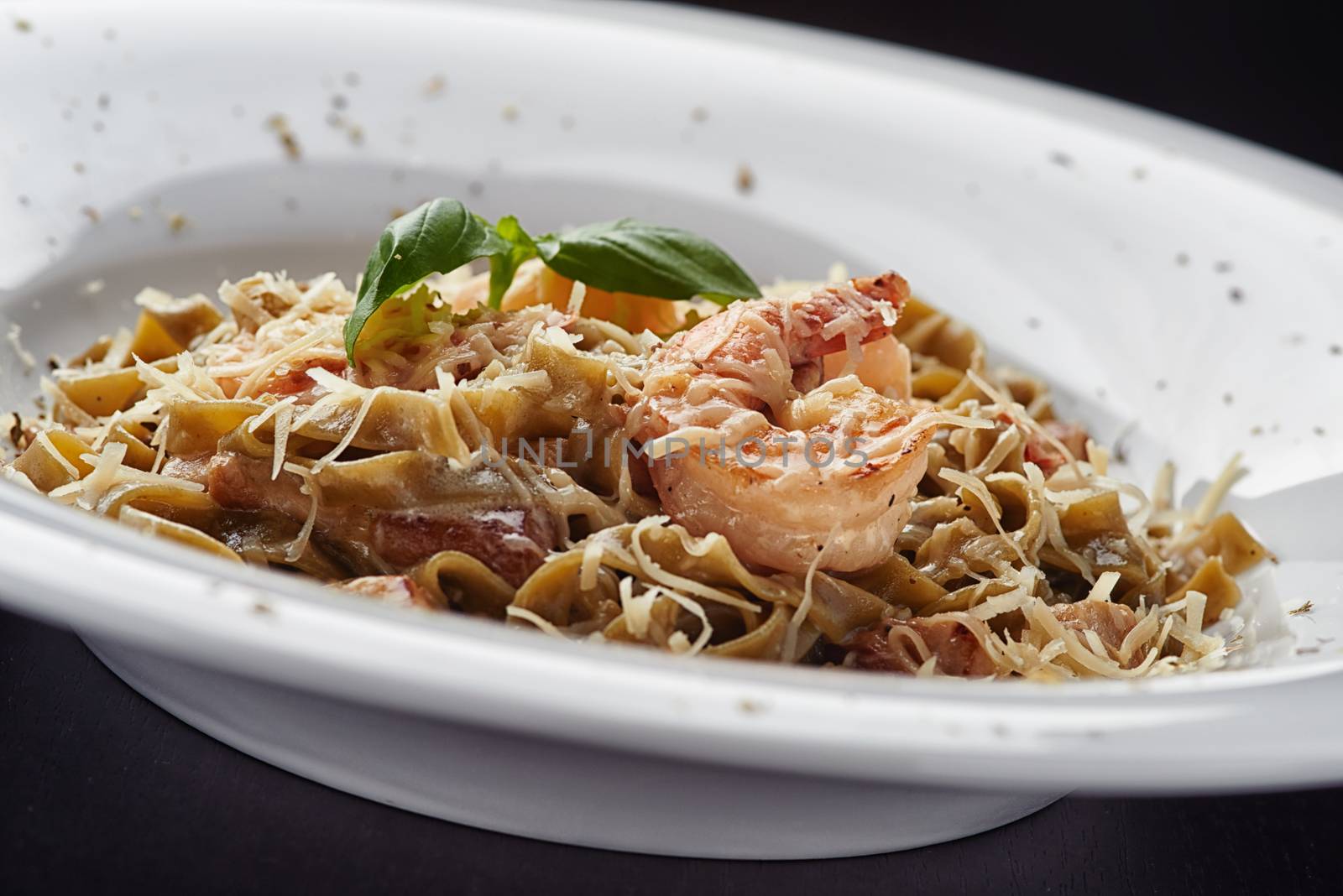 Italian pasta with mushroms and shrimp by shivanetua