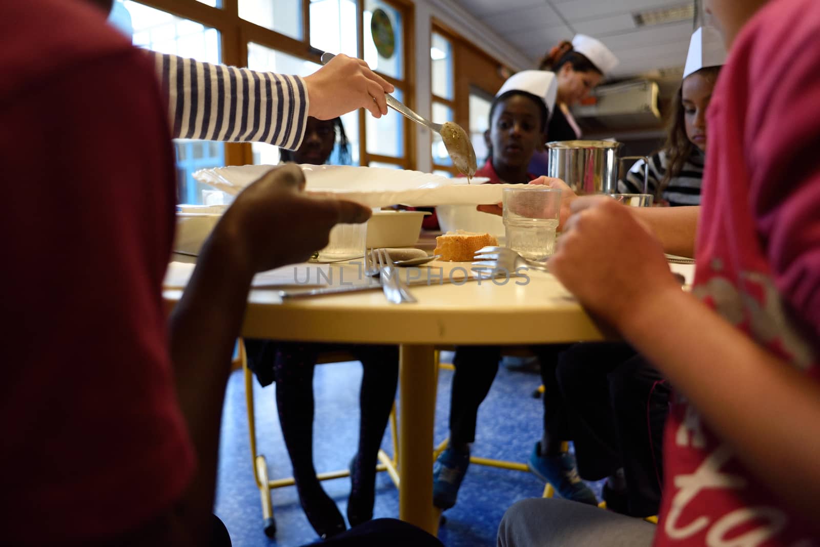 FRANCE, Valence : Pupils eat their exceptionnal menu at Celestin Freinet school in Valence (Dr�me), on September 25, 2015 on the occasion of French gastronomy days from September 25 to September 27, 2015. 