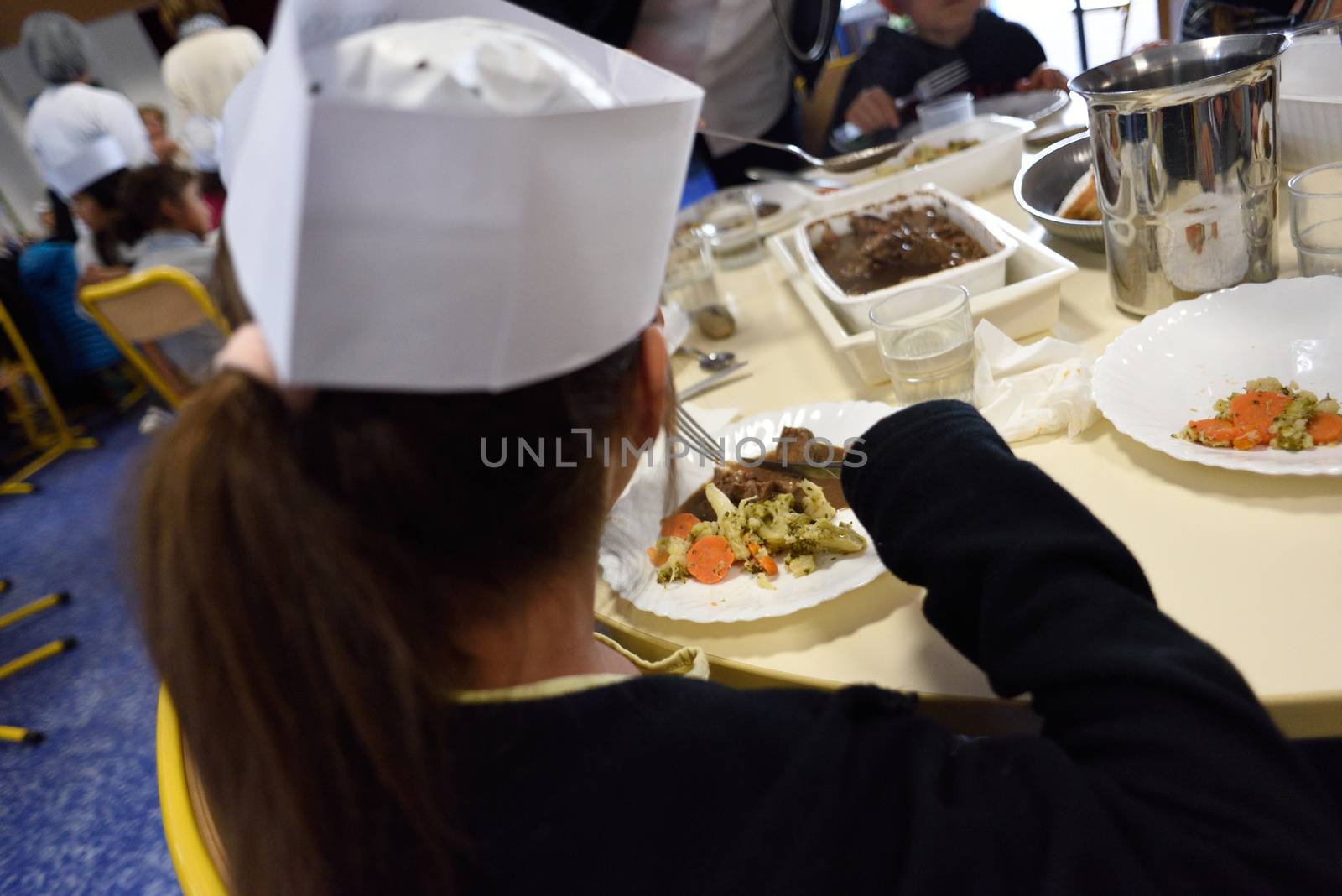 FRANCE, Valence : A pupil eats vegetables for the exceptionnal menu at Celestin Freinet school canteen in Valence (Dr�me), on September 25, 2015 on the occasion of French gastronomy days from September 25 to September 27, 2015. 