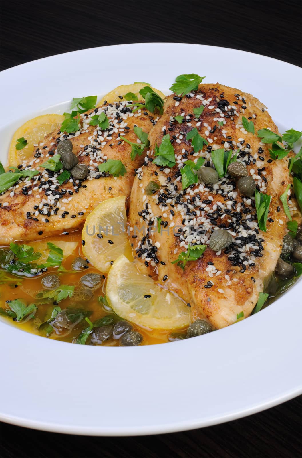 Chicken fillet in lemon-wine gravy by Apolonia