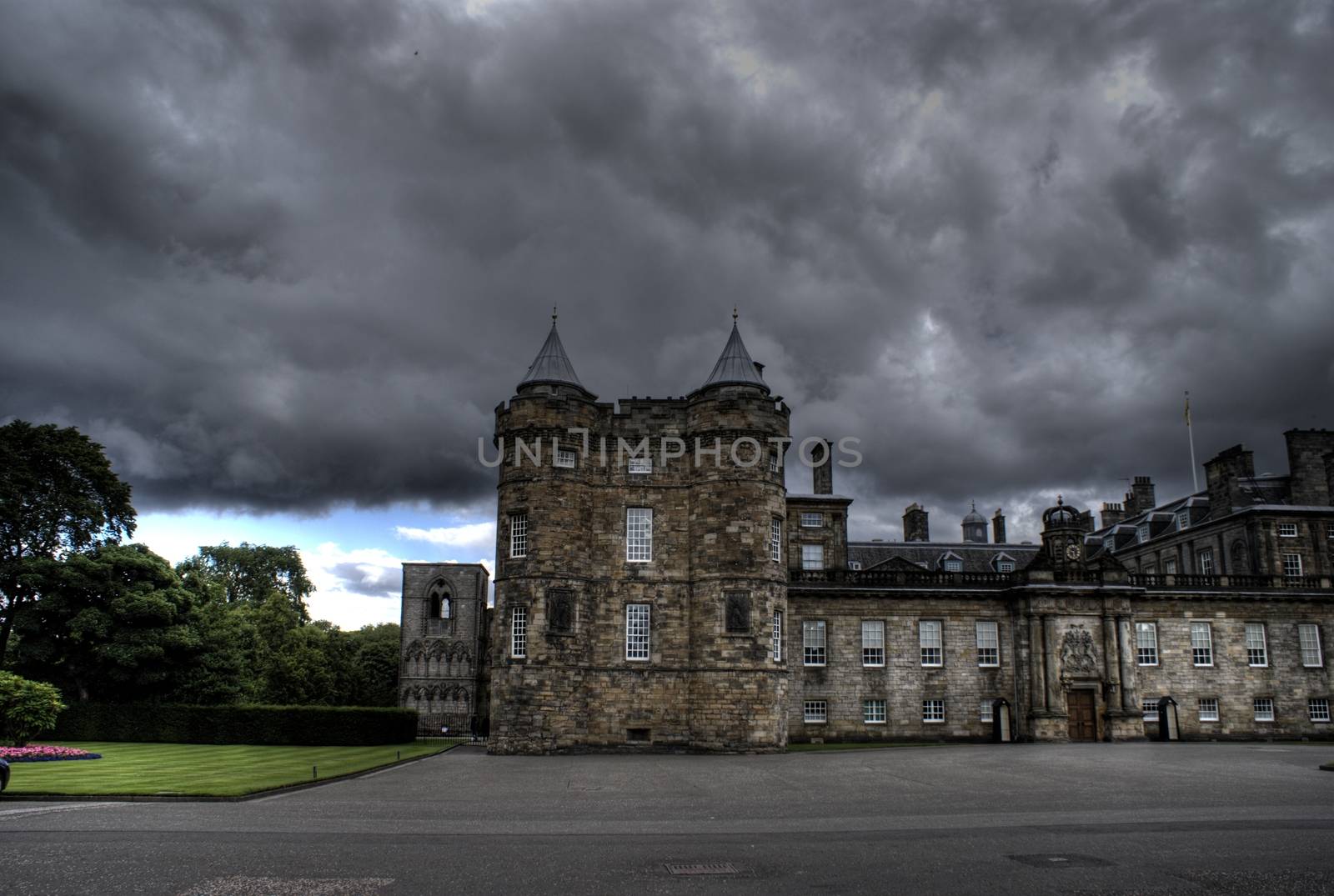 Holyrood palace in Edinburgh by javax