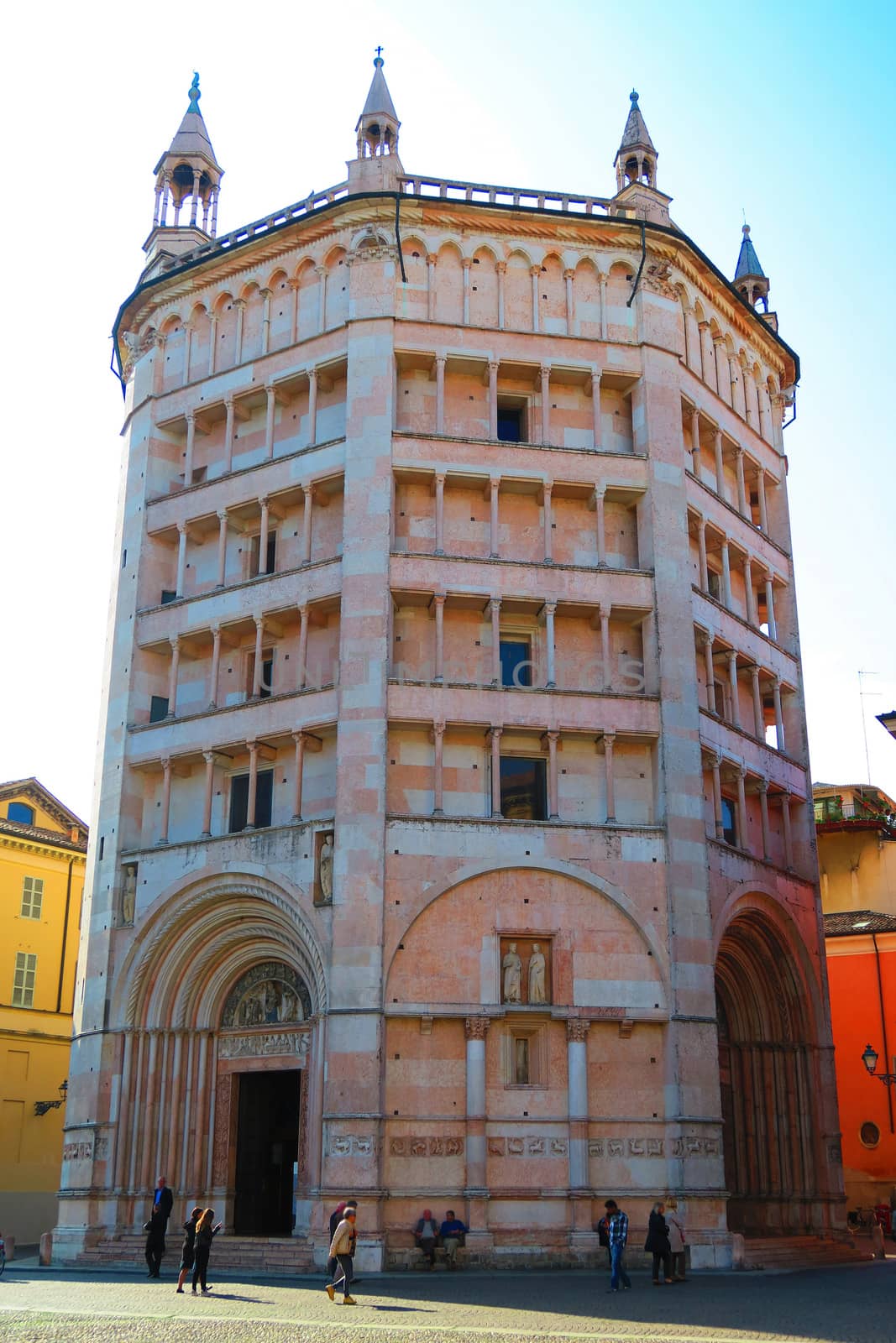 Wonderful view of the Baptistery of Parma, built in Romanic style and decorated by Benedetto Antelami. Magnificent monument built between 1196 and 1270.