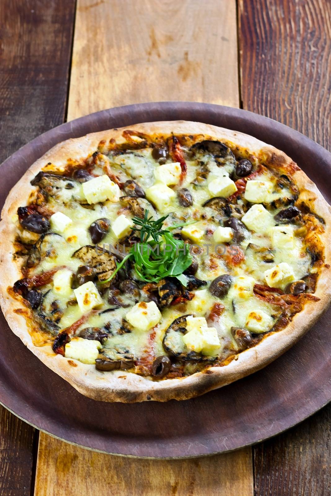 Rustic Vegetarian Pizza by jaaske
