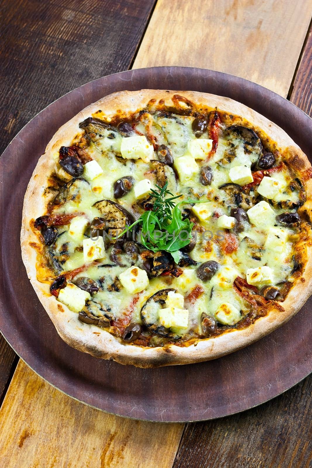 Rustic Vegetarian Pizza by jaaske
