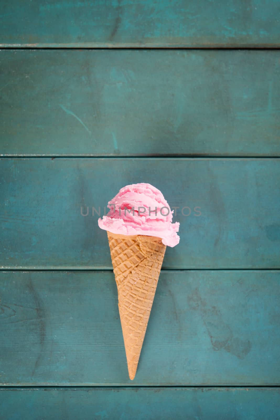 Top view single pink ice cream by szefei
