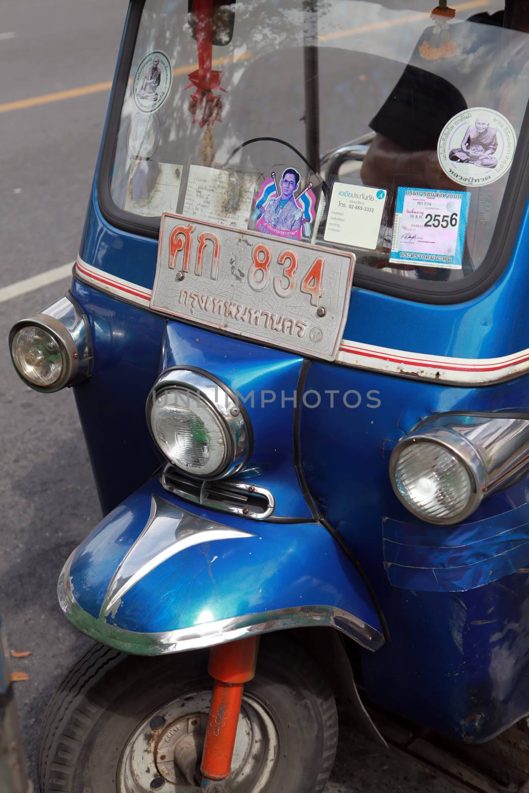 Tuk-tuk moto taxi by ssuaphoto