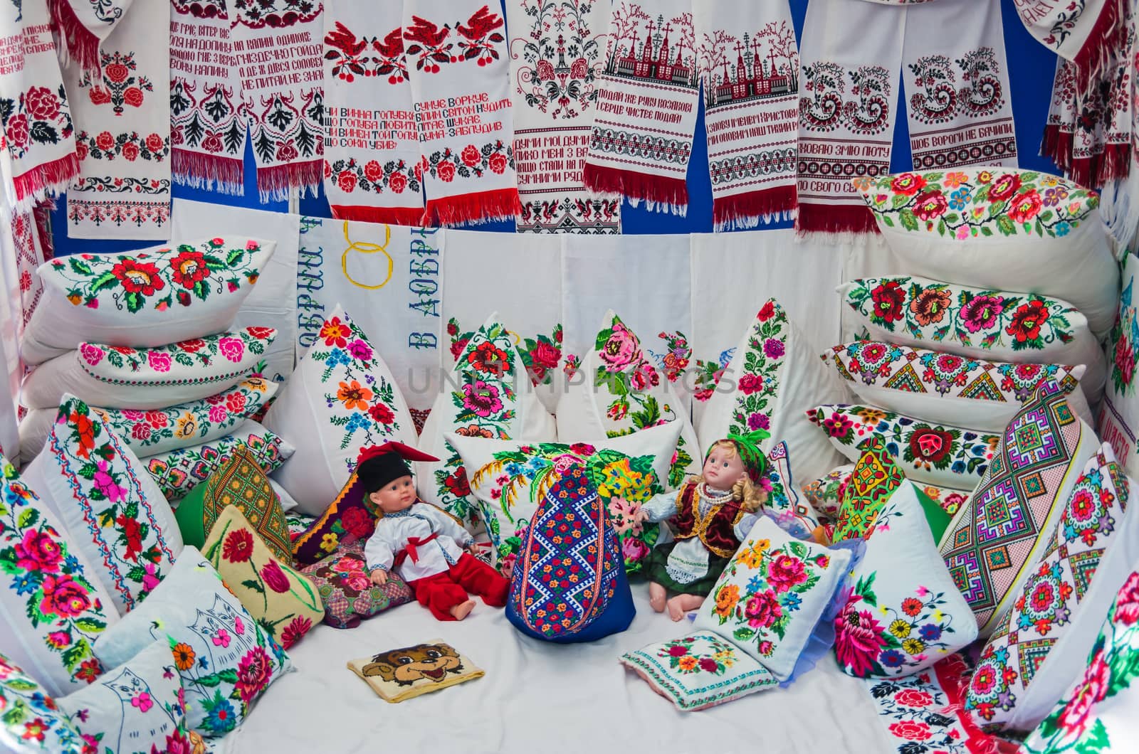 Ukrainian traditional embroidery by myyayko