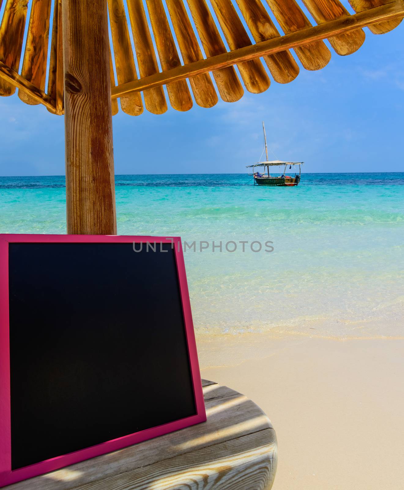 In the picture a Zanzibar beach which is a small blackboard with the words " Peace of mind" in the afternoon .