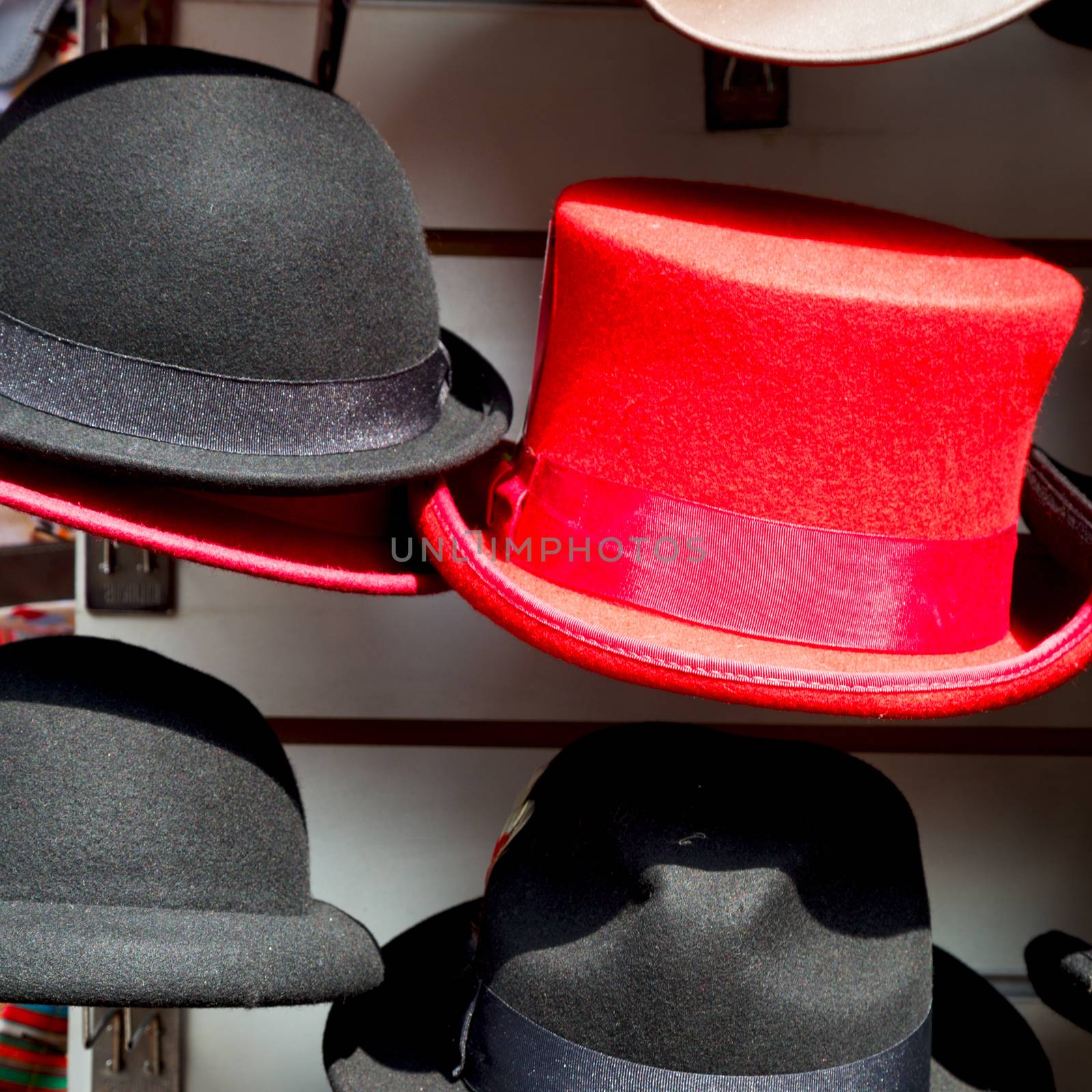 in london old red hat and black  the  fashion shop by lkpro