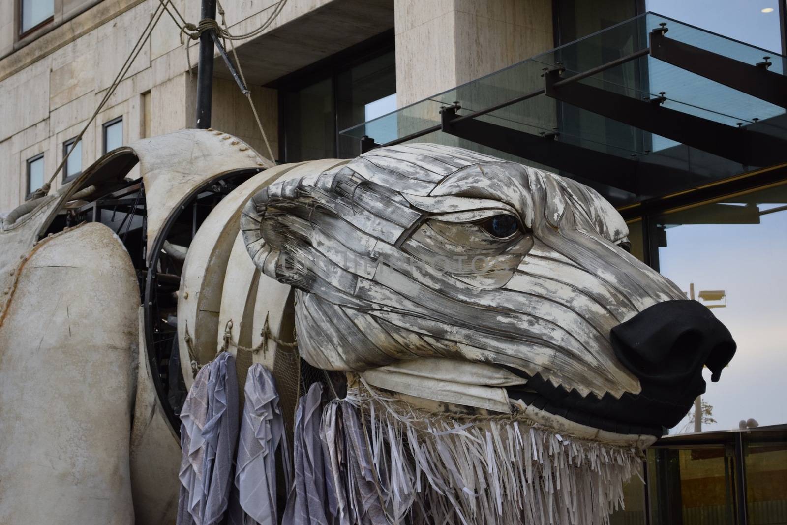 UNITED KINGDOM, London: Aurora the polar bear outside Shell HQ	Actress Emma Thompson joined John Sauven, director of Greenpeace, and a number of activists and other members of the public outside Shell's Headquarters in London on September 29, 2015 to celebrate the announcement that Shell had abandoned its plans to drill for oil in the Arctic.  	According to our contributor about 50 to 100 people listened as Sauven and Thompson spoke of the victory and their continuing fight, which would see their puppet polar bear Aurora being relocated to Paris. 