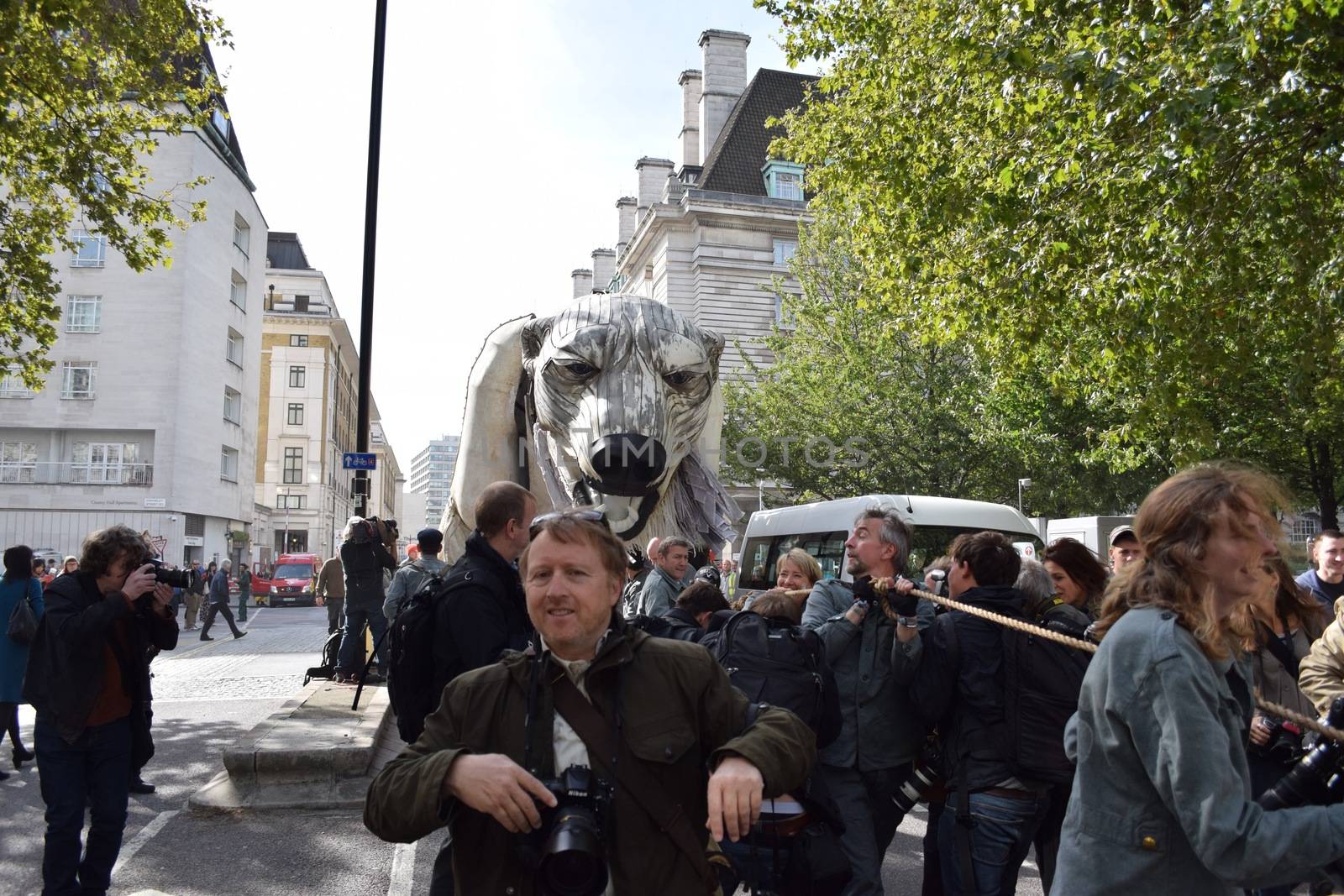 UNITED KINGDOM, London: Emma Thompson pulls Aurora	Actress Emma Thompson joined John Sauven, director of Greenpeace, and a number of activists and other members of the public outside Shell's Headquarters in London on September 29, 2015 to celebrate the announcement that Shell had abandoned its plans to drill for oil in the Arctic.  	According to our contributor about 50 to 100 people listened as Sauven and Thompson spoke of the victory and their continuing fight, which would see their puppet polar bear Aurora being relocated to Paris. 