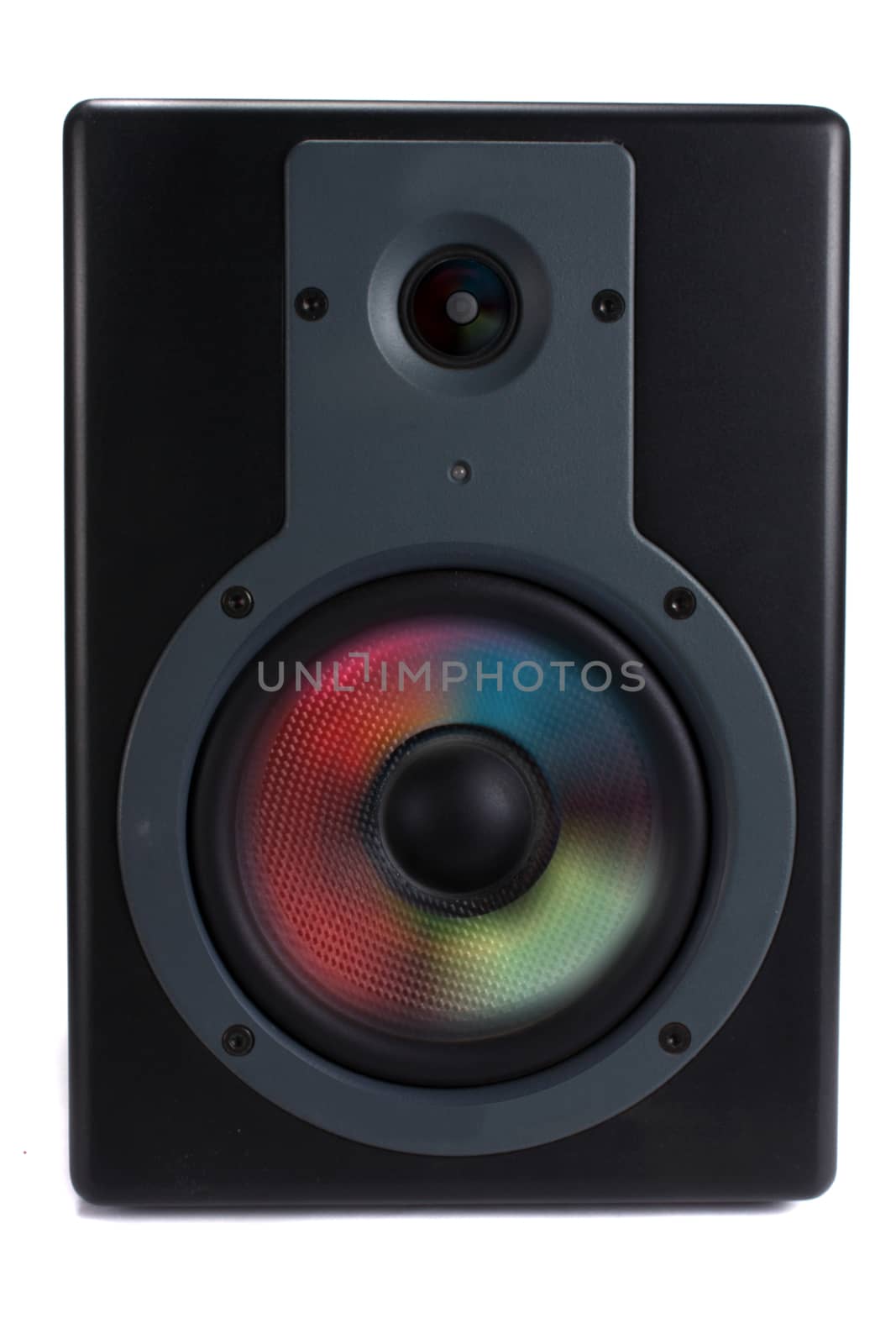 A unique speaker concept with a CD design on its woofer and twitter.