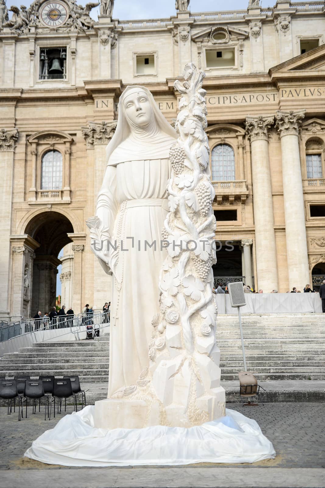 VATICAN, Vatican City: A statue is seen at the Pope's weekly general audience at St. Peter's Square on September 30, 2015, after returning from a tour of the U.S. and Cuba. 