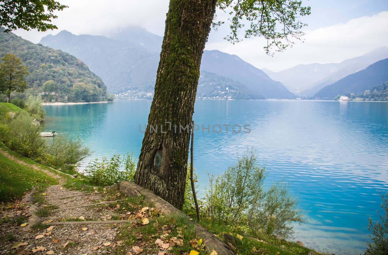 Ledro lake, Italy by Isaac74