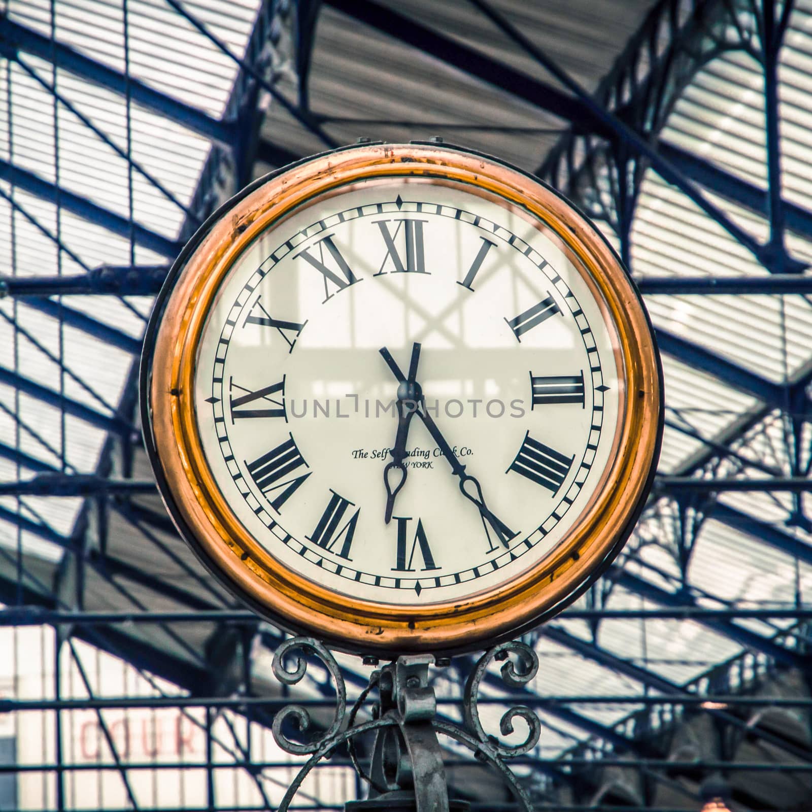 London underground golden clock