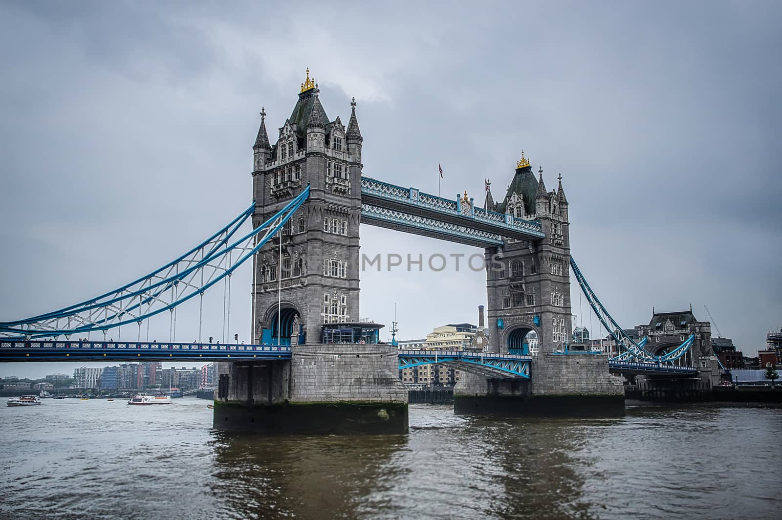 tower bridge, London by Isaac74