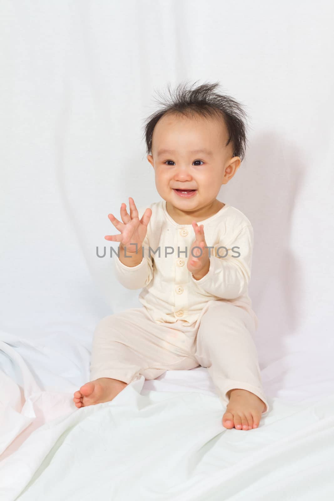 Asian Chinese Baby Smiling by kiankhoon