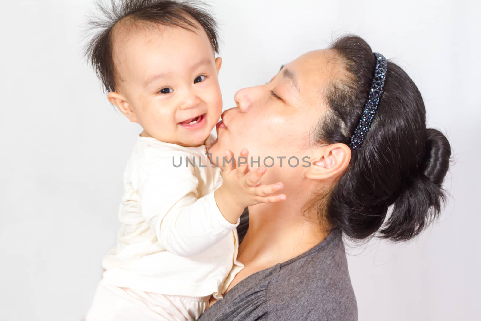 Asian Mom and baby by kiankhoon